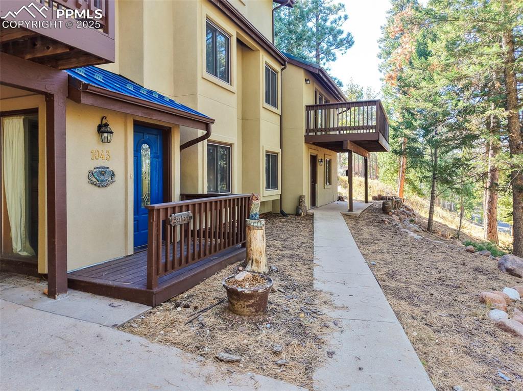 1043 Kings Crown Road photo 3