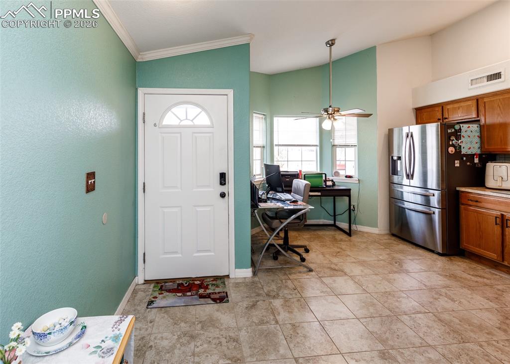 eat in kitchen with bay window