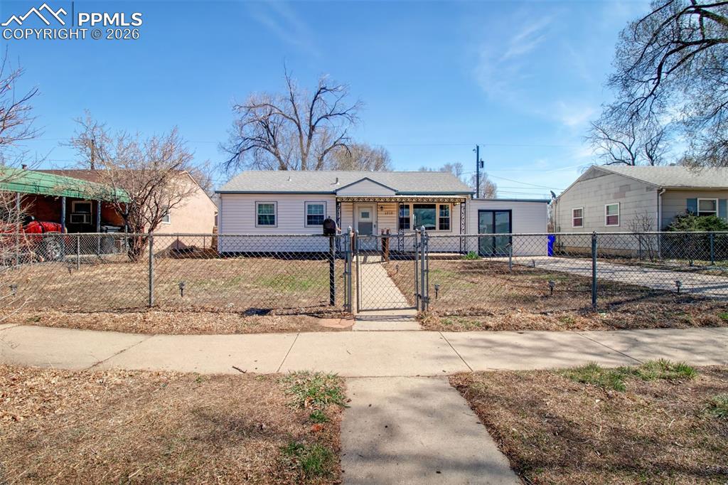 1919 S Cedar Avenue photo 3