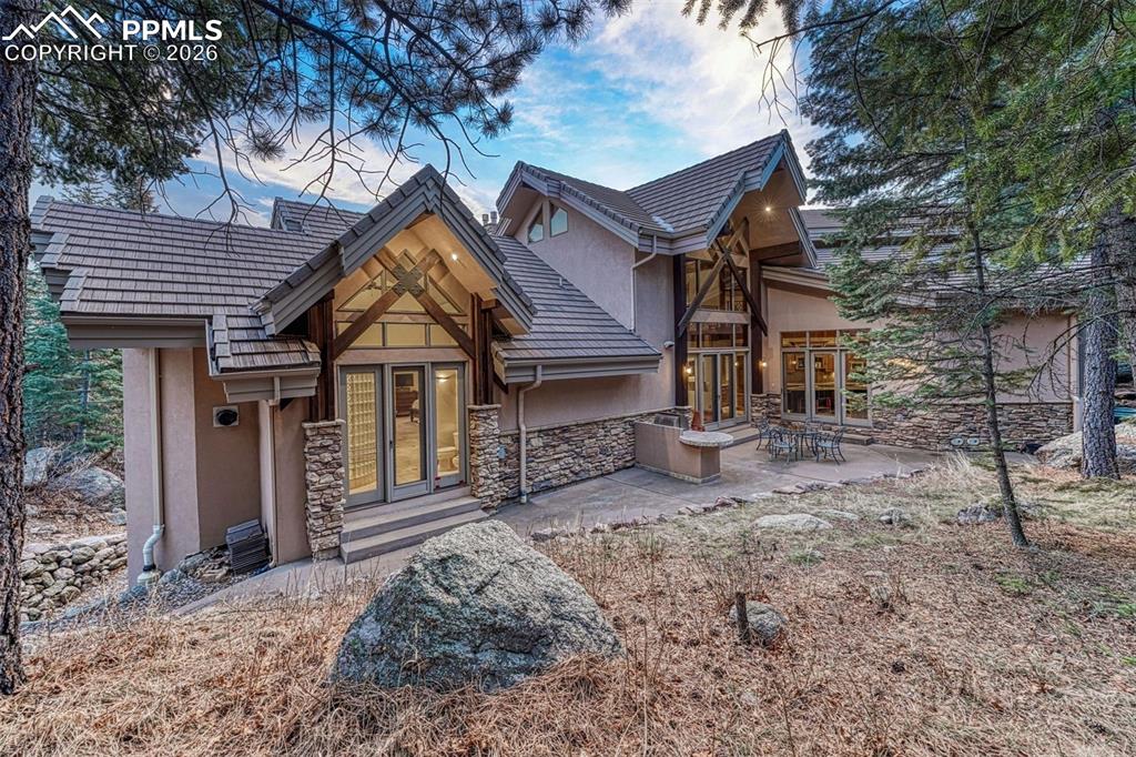 Architecture that honors the landscape.