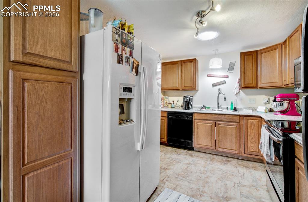 2615 Lambert Avenue photo 3