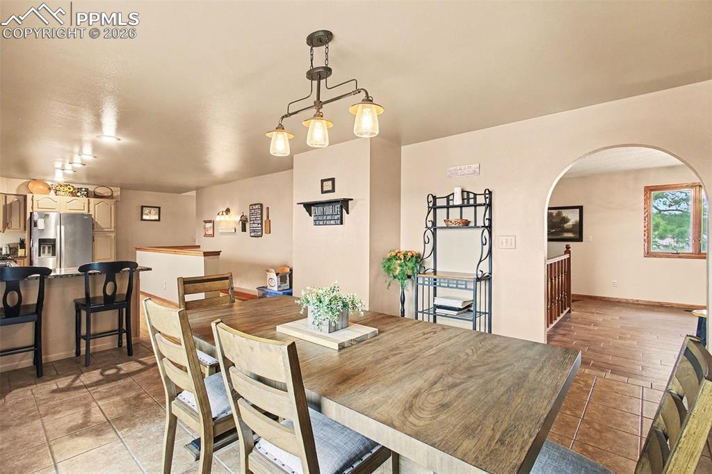 Dining room with arched walkways