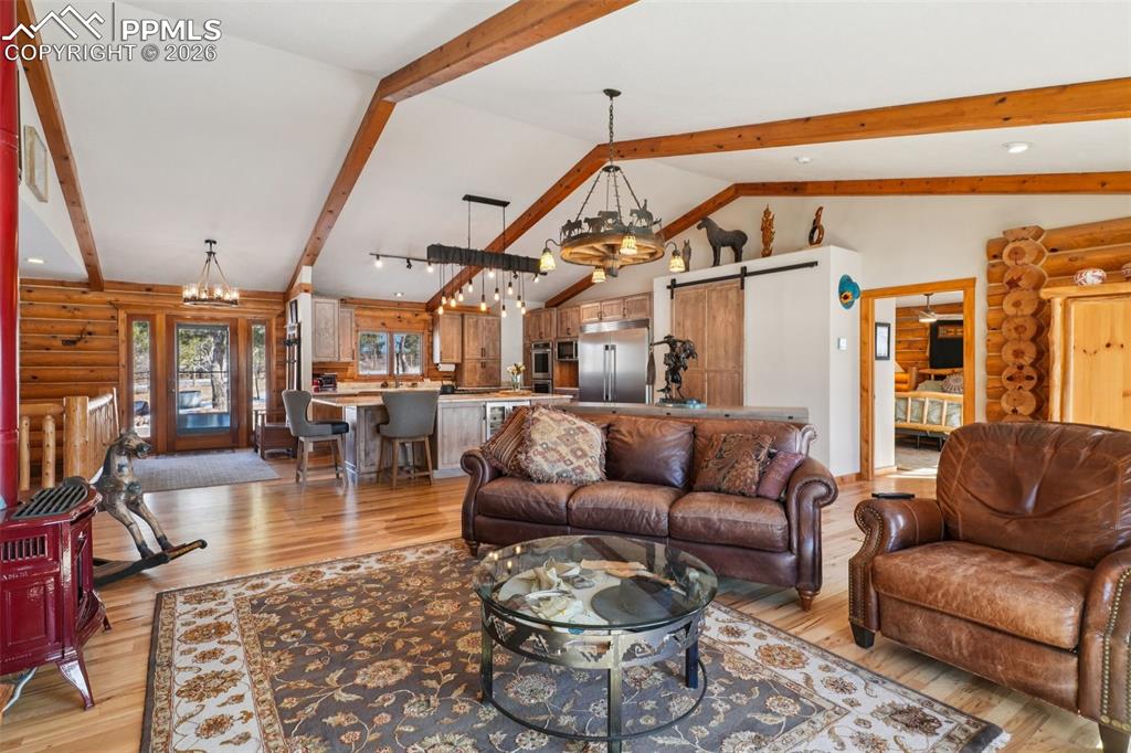 Vaulted ceiling, open floor plan 