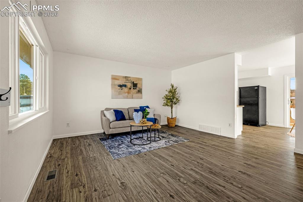 4527 Frost Drive photo 2