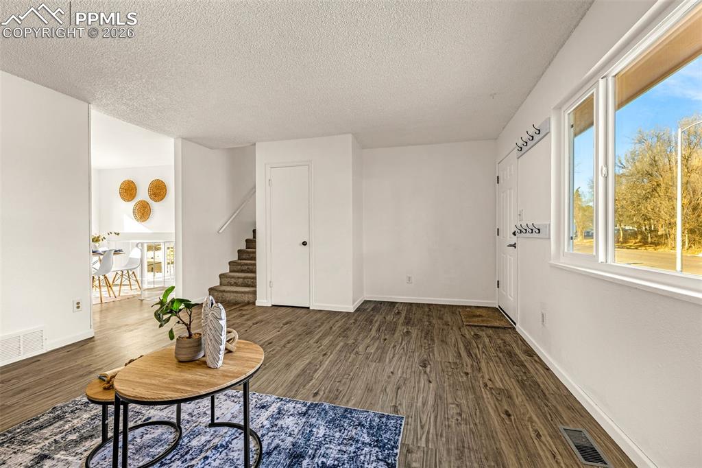 4527 Frost Drive photo 3