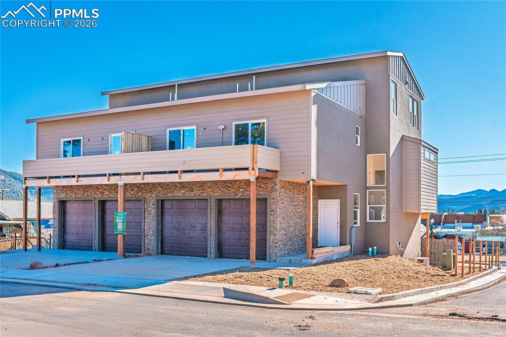 205 W Henrietta Avenue