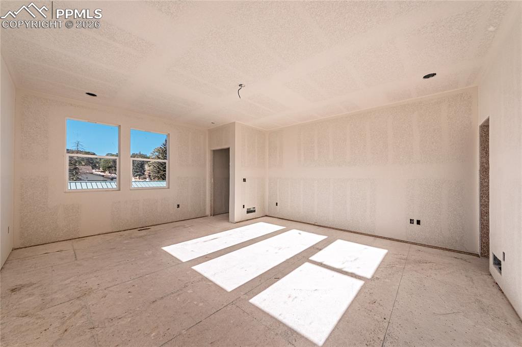 205 W Henrietta Avenue