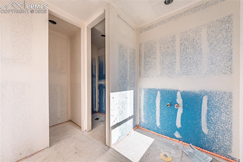 205 W Henrietta Avenue