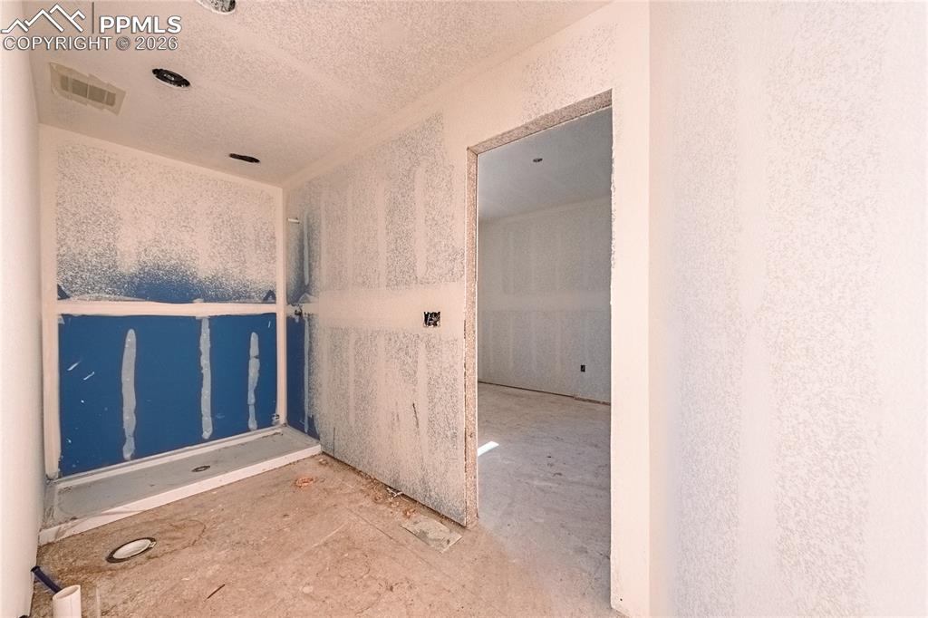 205 W Henrietta Avenue