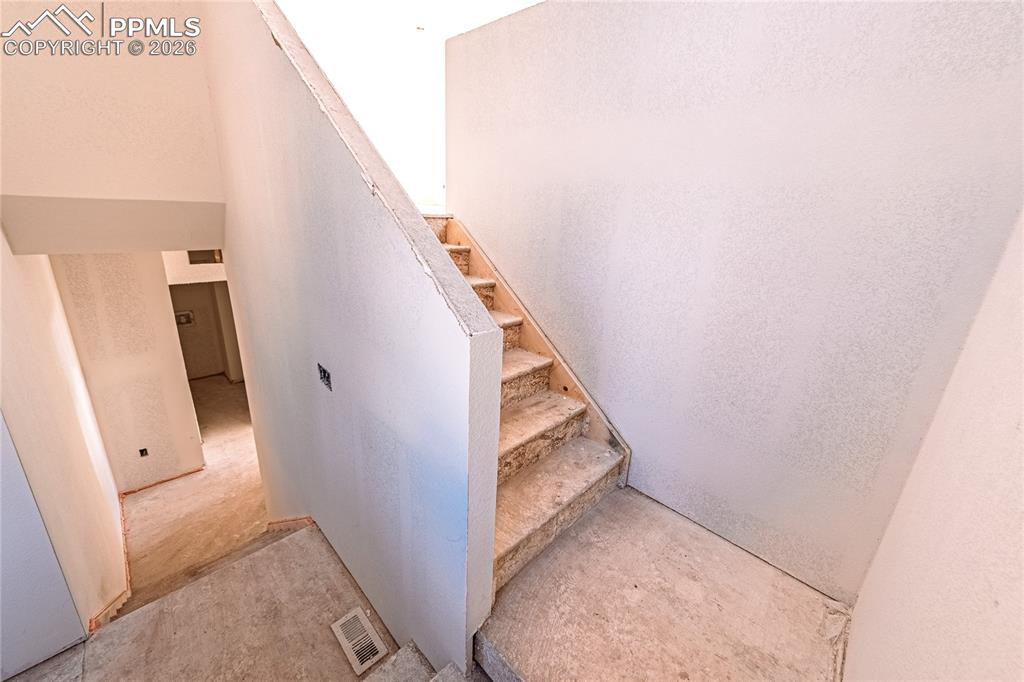 205 W Henrietta Avenue