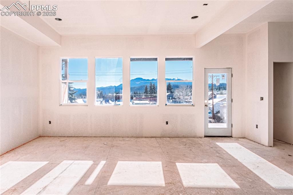 205 W Henrietta Avenue photo 2