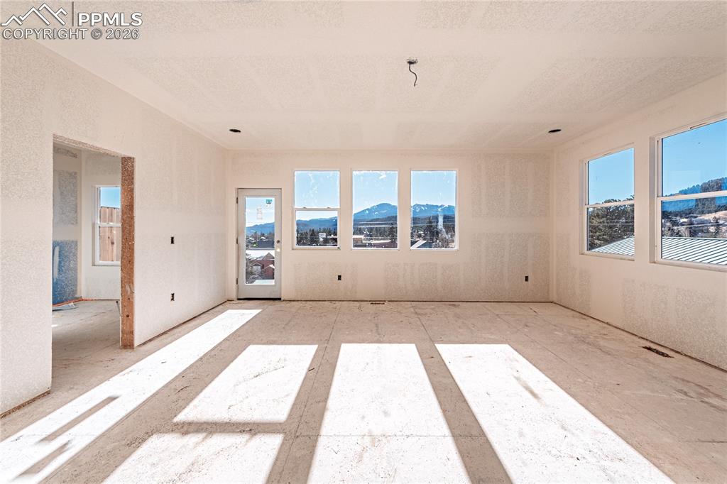 205 W Henrietta Avenue photo 3