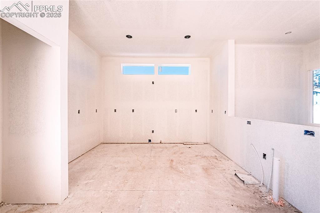 205 W Henrietta Avenue