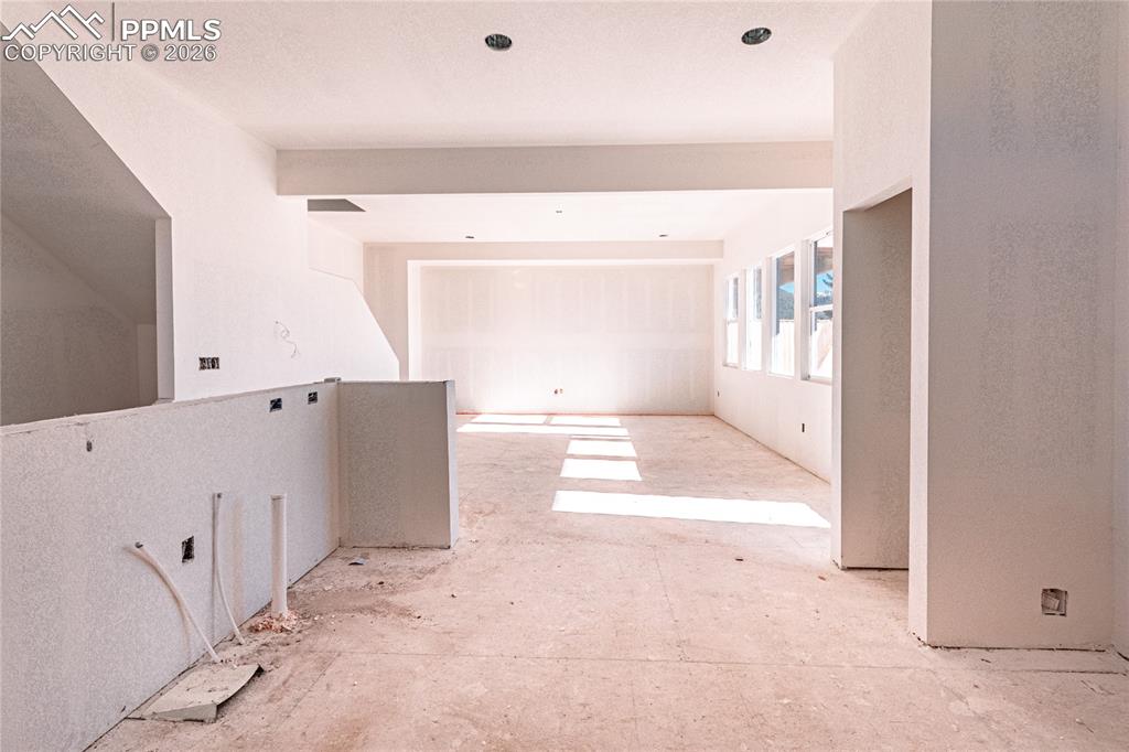 205 W Henrietta Avenue