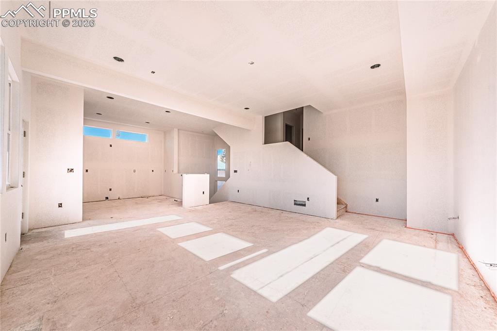 205 W Henrietta Avenue