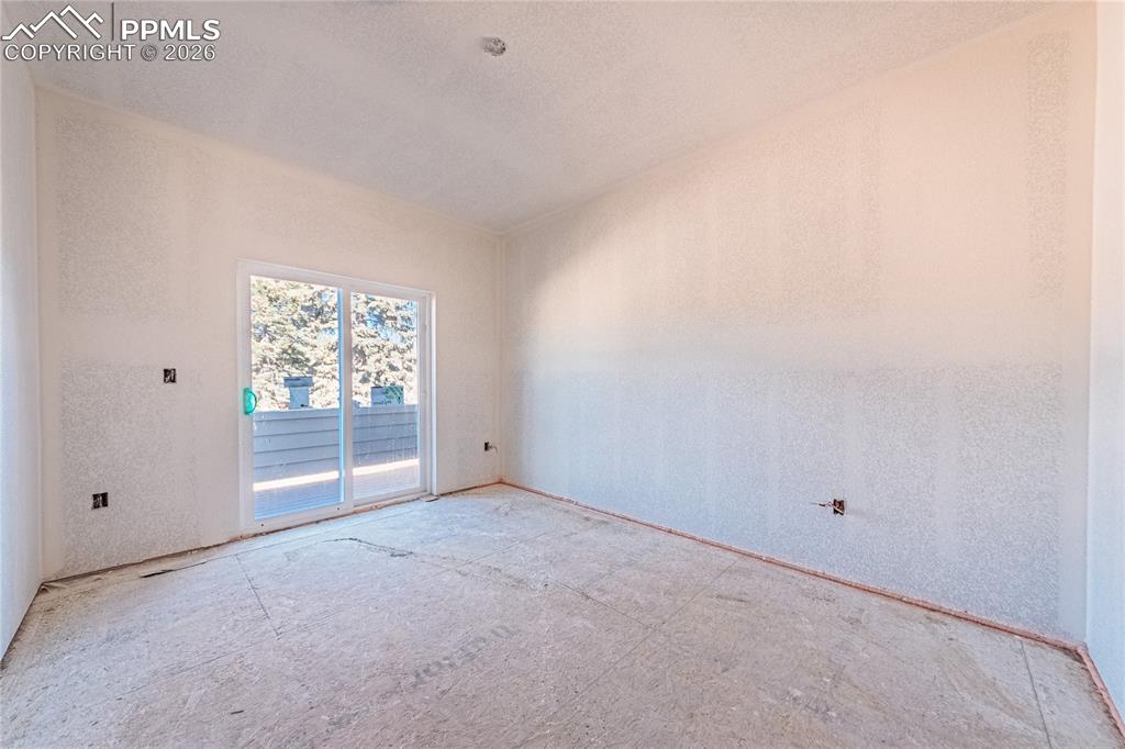 205 W Henrietta Avenue