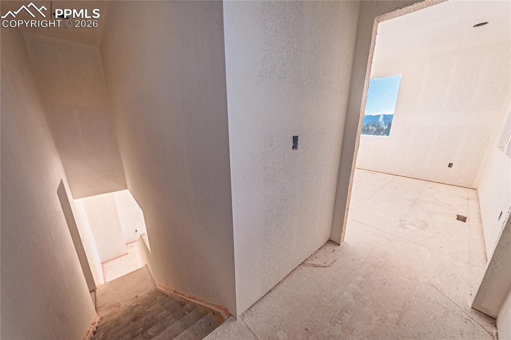 205 W Henrietta Avenue