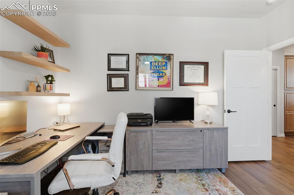 Spacious 2nd Bedroom Or Main Level Office