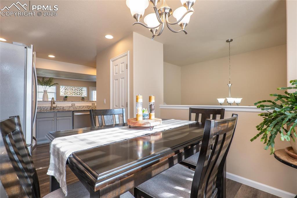 Light and Bright Open Dining Area.