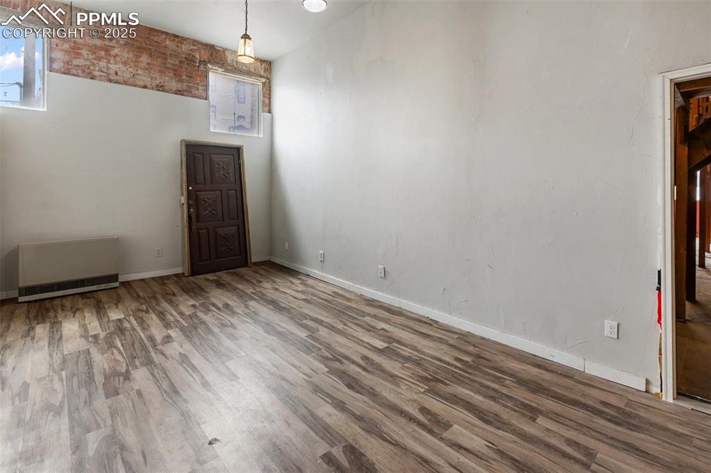 Spacious family room with new laminate flooring