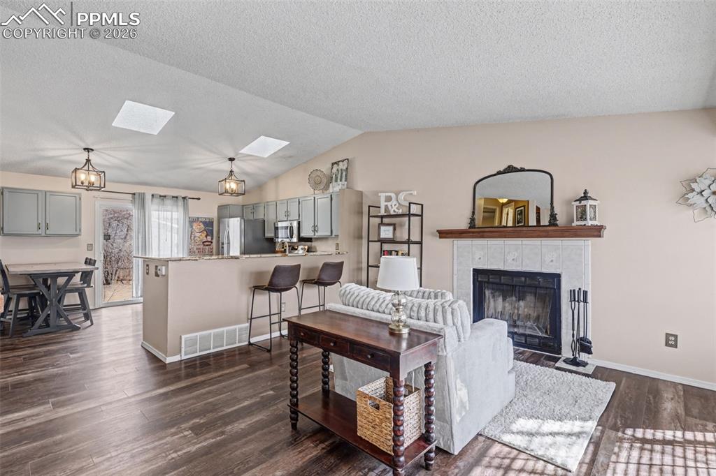 1530 Tealwood Court photo 3