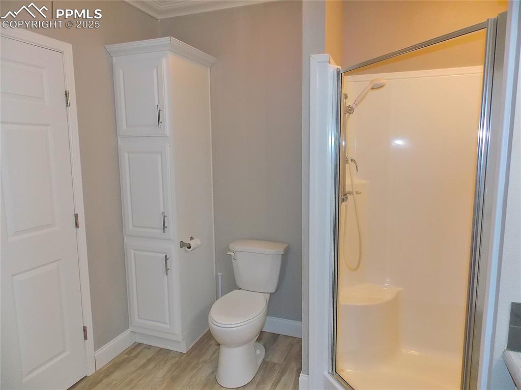 Linen cabinet, large showe