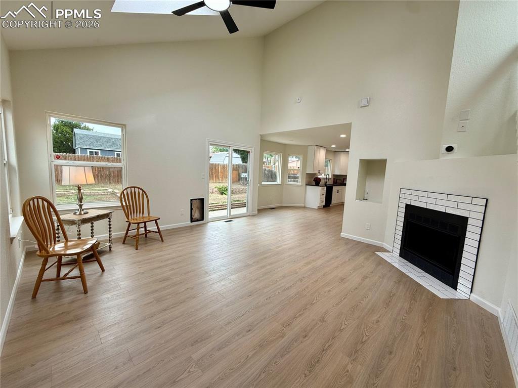 490 Dix Circle photo 2