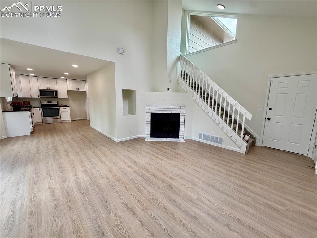 490 Dix Circle photo 3