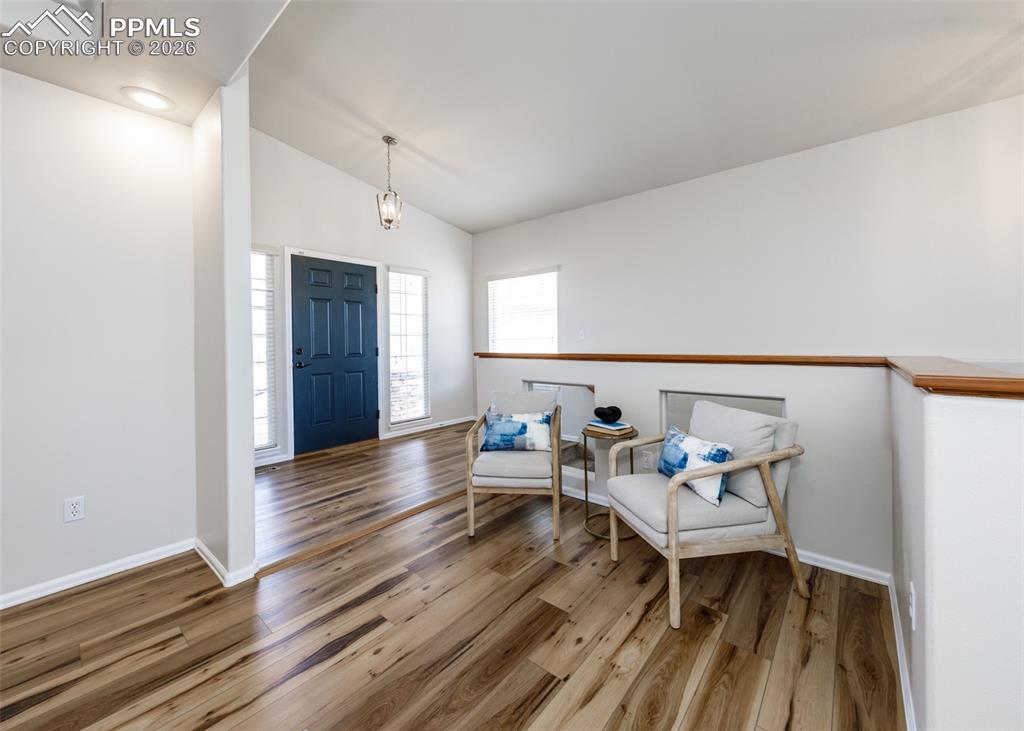 9506 Hollydale Court photo 2