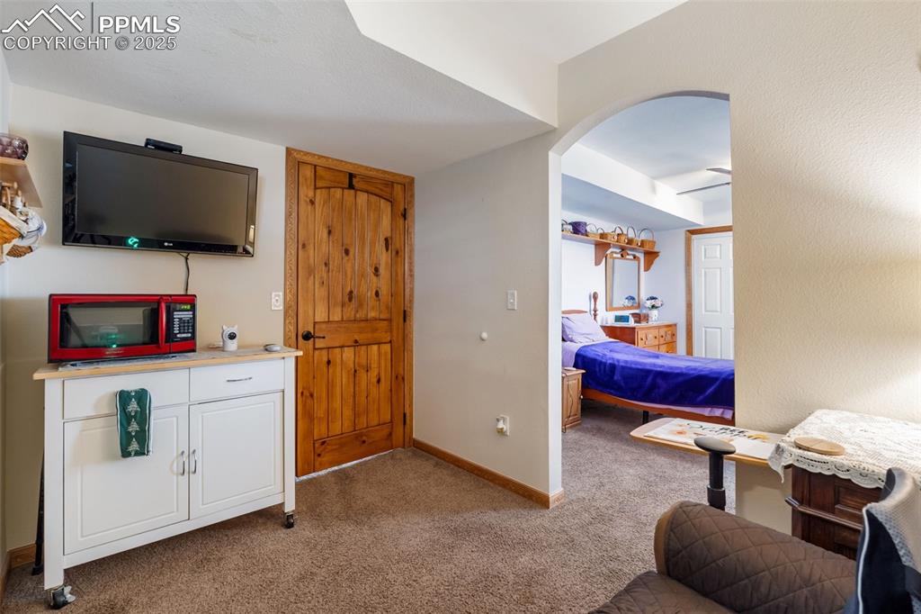 Lower level master suite entry