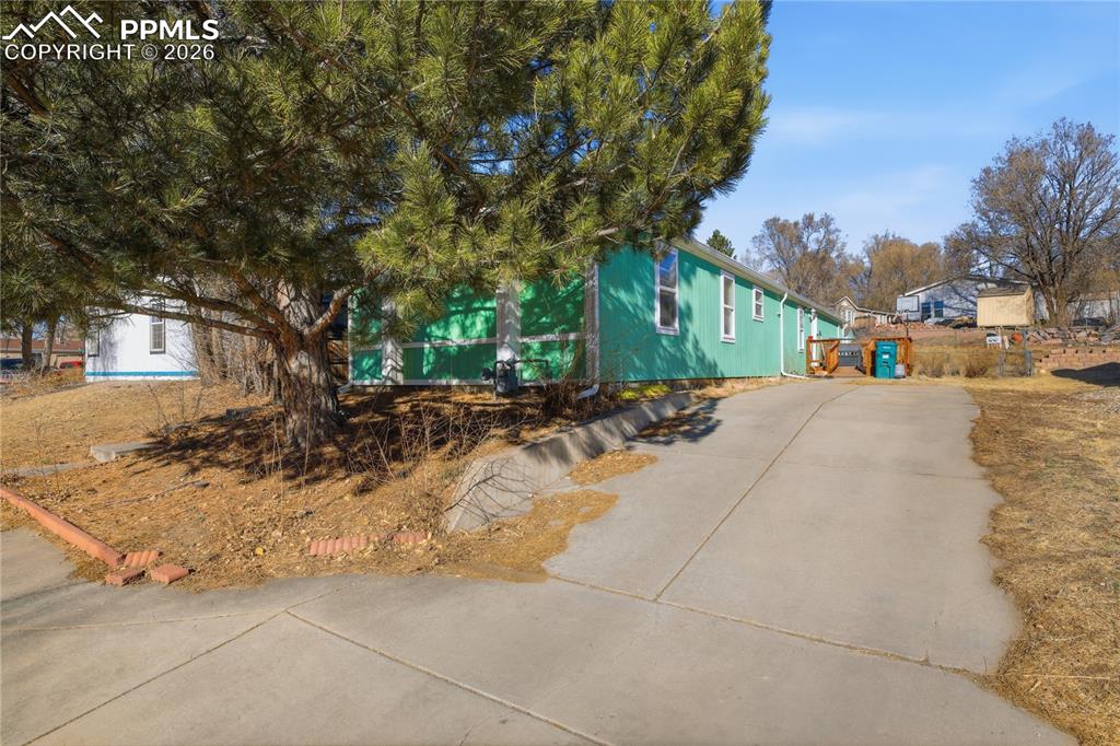 938 Desert Circle photo 2