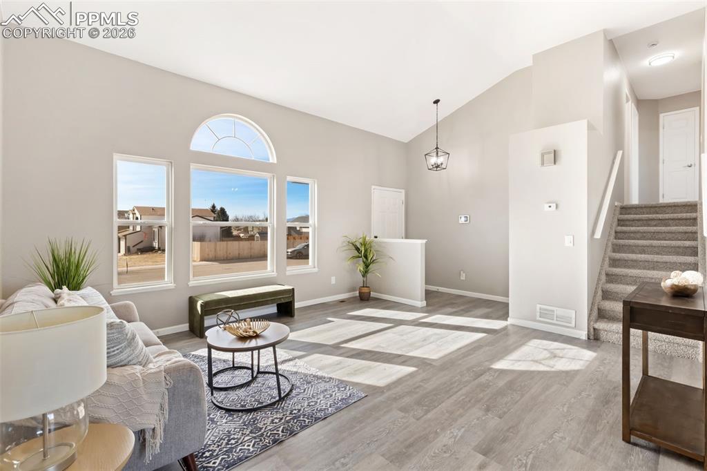 947 Daffodil Street photo 2