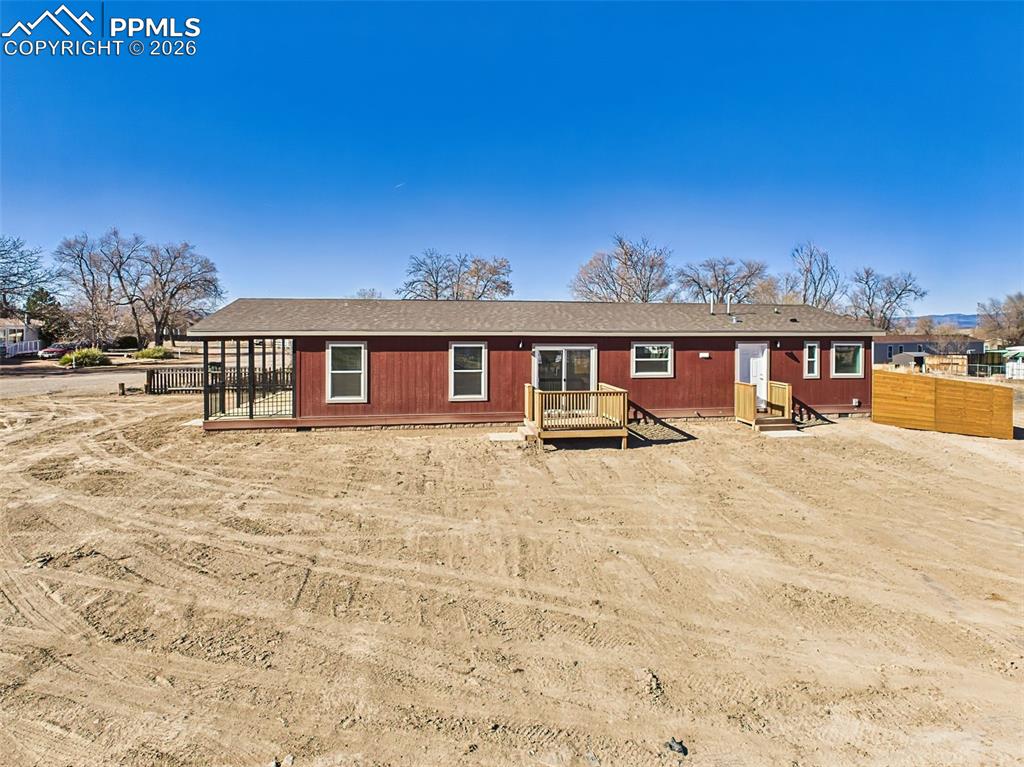 Large sideyard with open views and multiple entry points, offering a clean slate for creating your dream outdoor retreat.