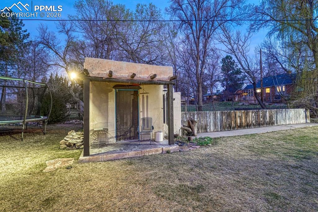 Casita with bath is perfect for guests or studio.