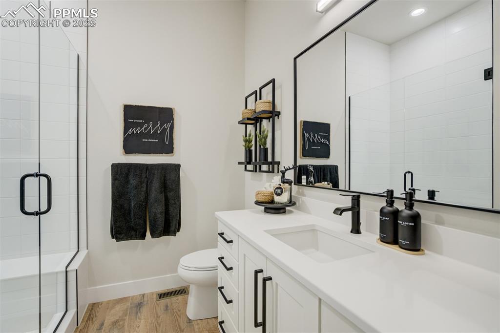 Main level guest bath