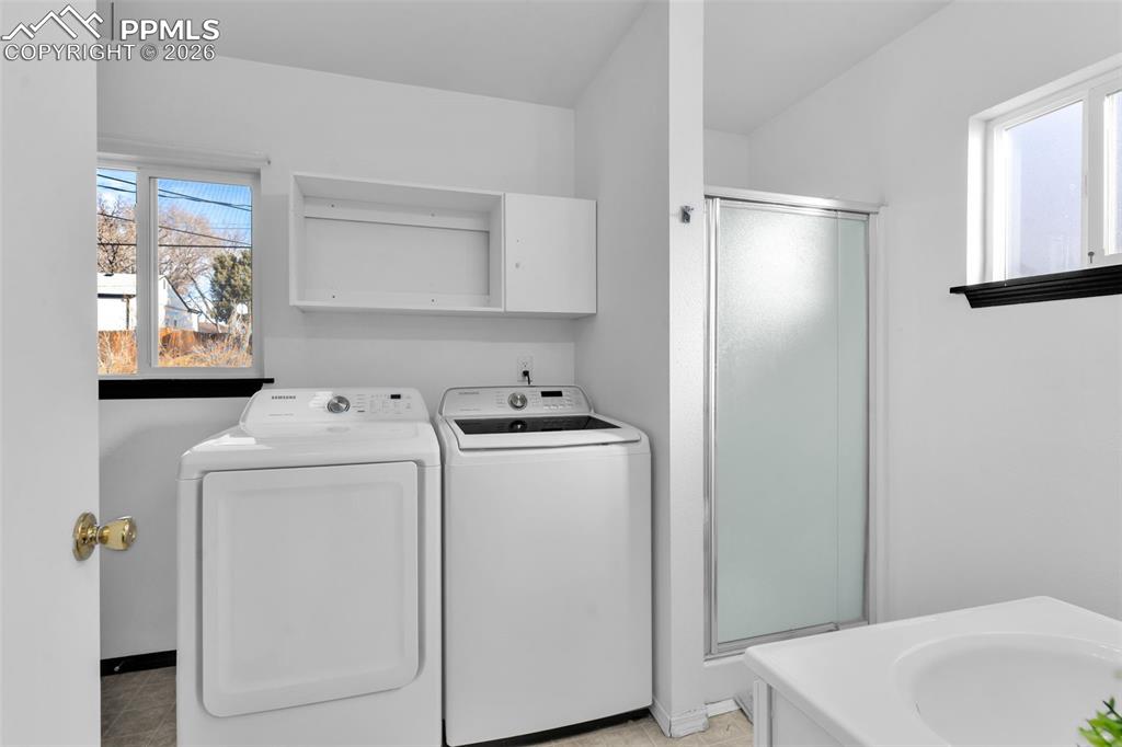 Washer and Dryer can also be placed downstairs