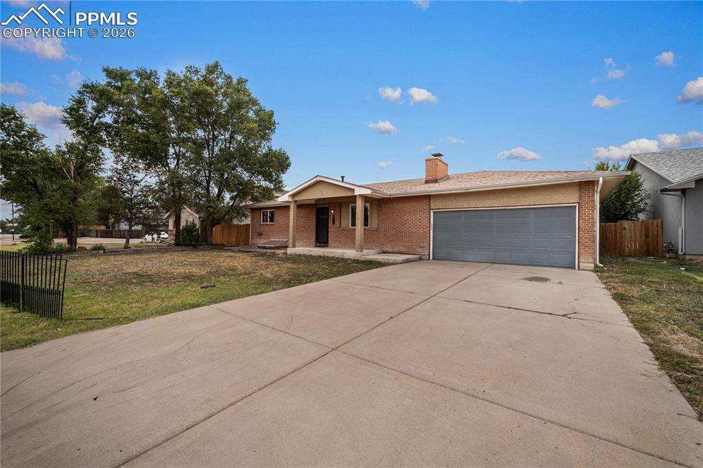 911 Candytuft Boulevard photo 2