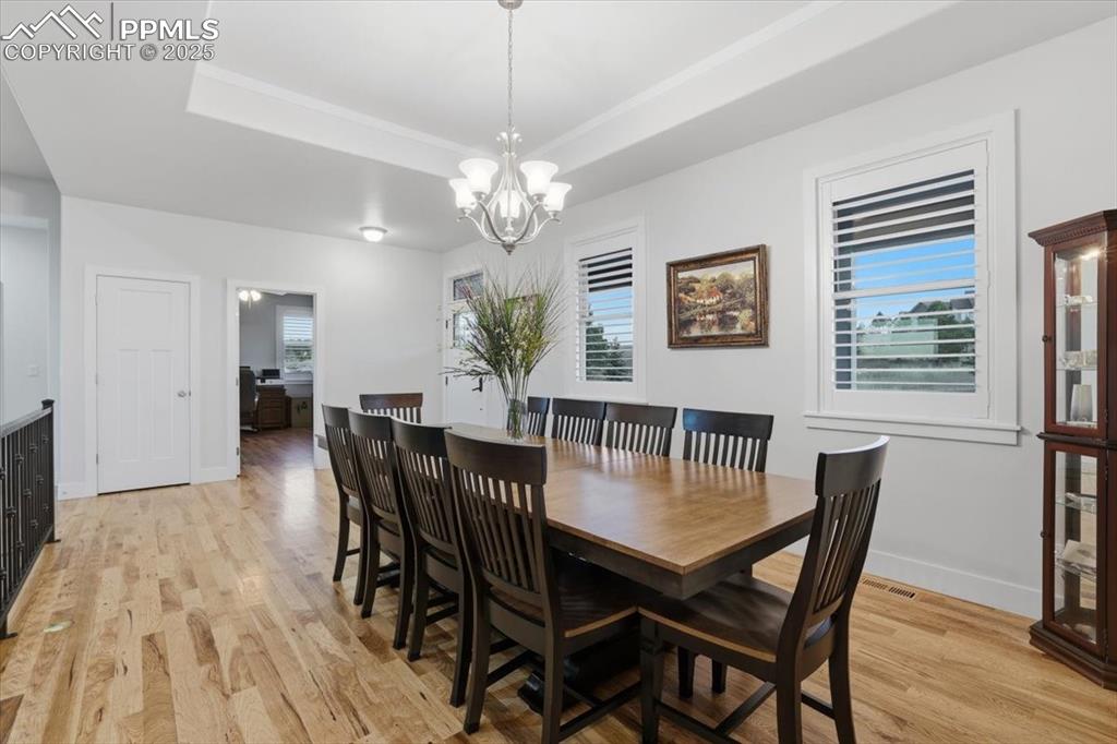 The formal dining area has a tray celiing and connects to the kitchen. 