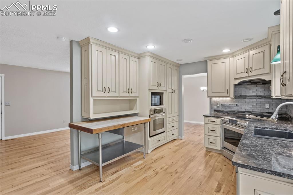 Two ways into the kitchen to get to the snacks quicker