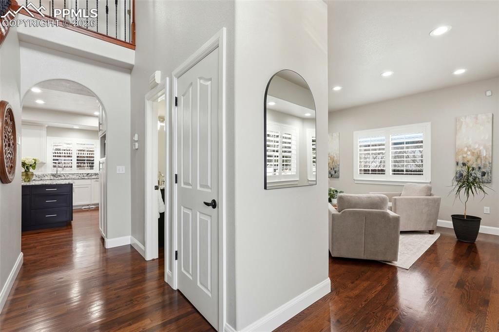 5563 Wells Fargo Drive photo 3