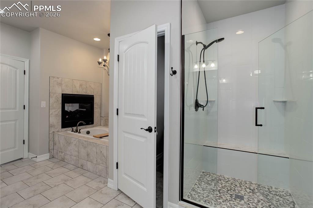 Primary bath w/ soaking tub & standing shower