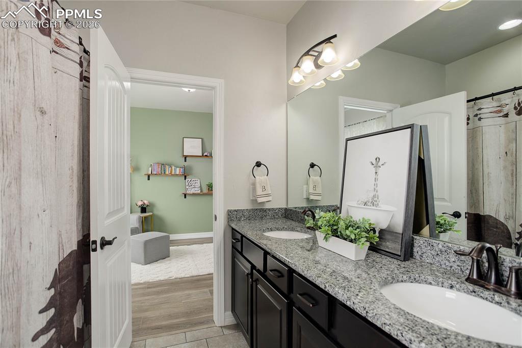 Full bathroom - main level