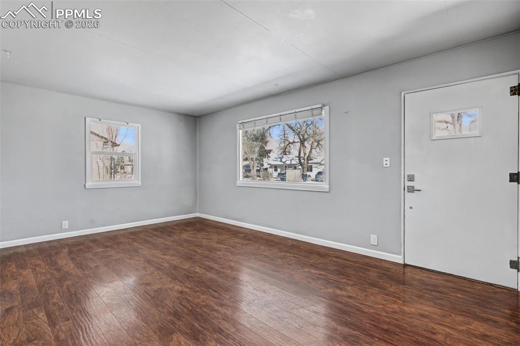 533 Warren Avenue photo 3