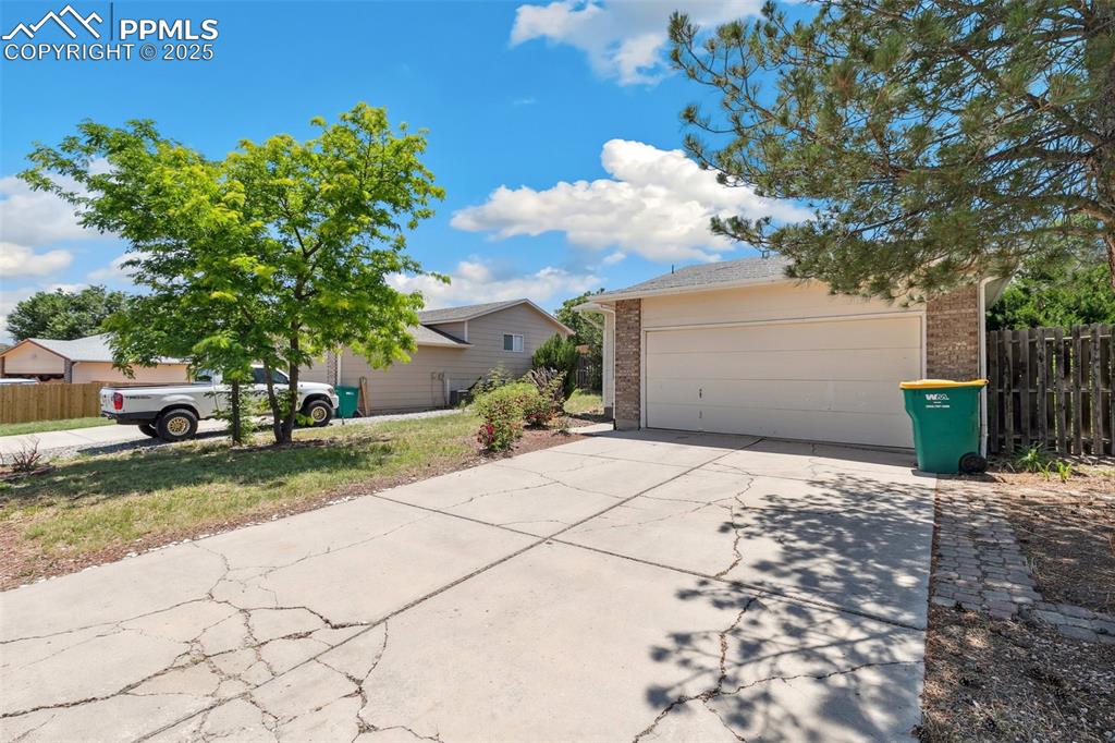 609 Wheat Field Road photo 3