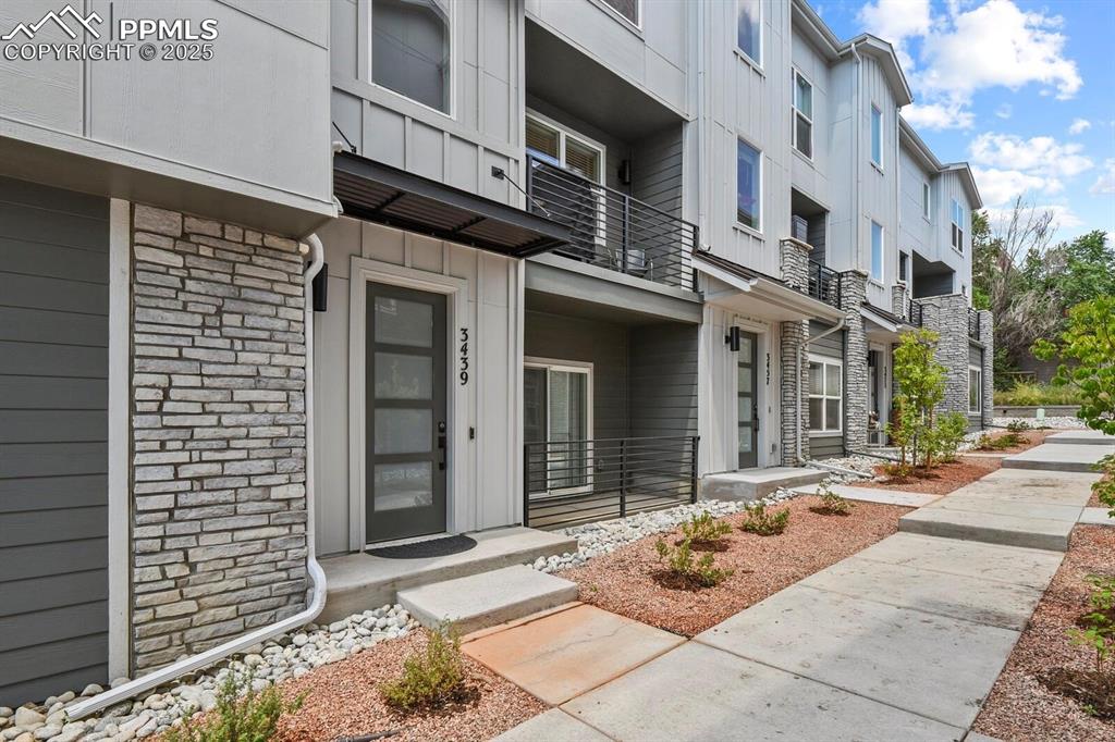 3439 Berg Point photo 2