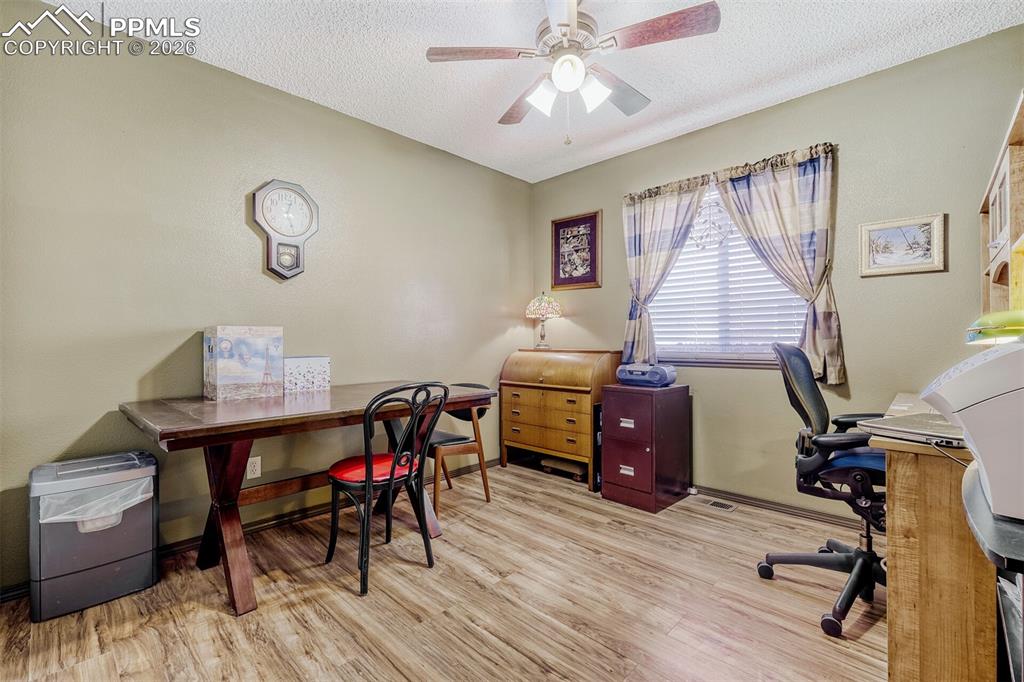 Main Level Secondary bedroom