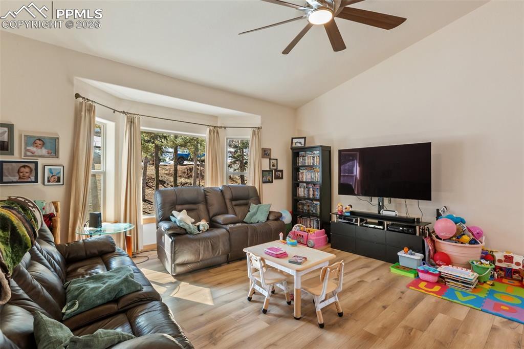 935 Bennett Drive photo 3