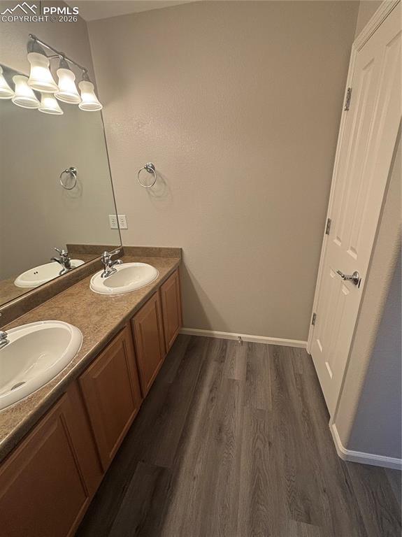 Full upper bath with linen closet