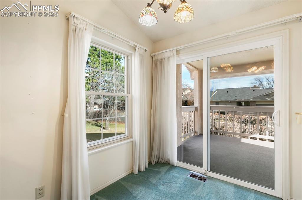 Breakfast nook with walk-out