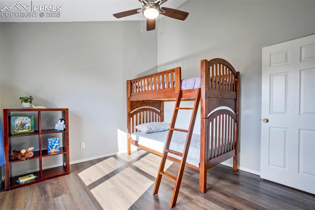 Bedroom (2) with mountain view